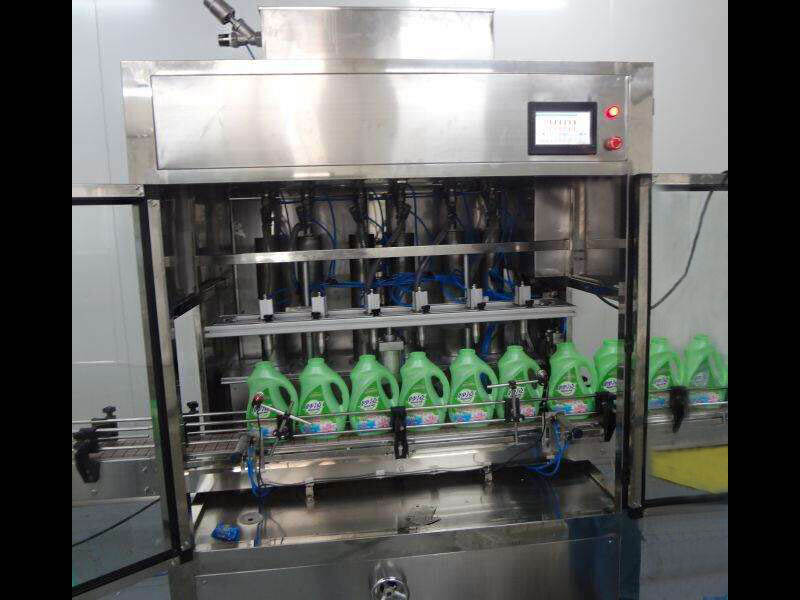 直線式液體灌裝機