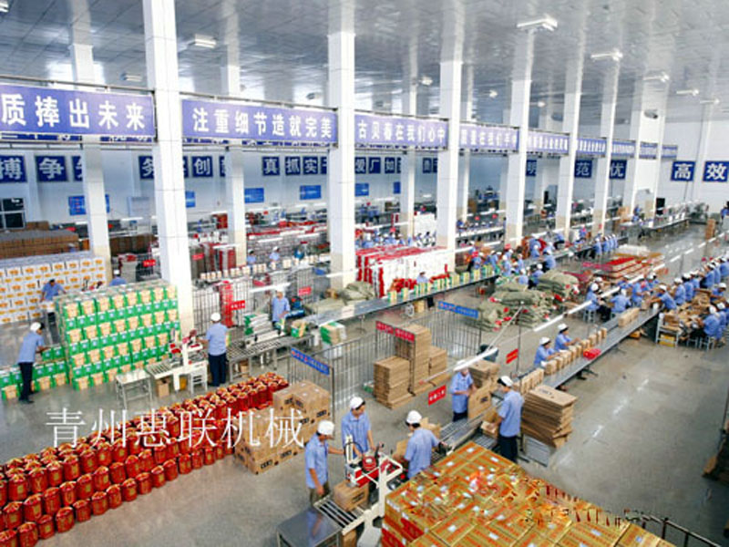 白酒灌裝機客戶現場