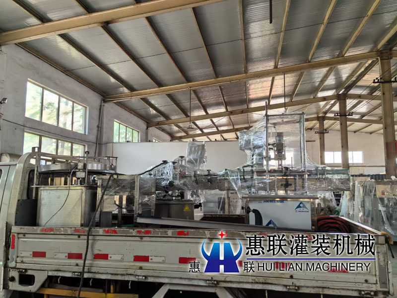 食用油灌裝流水線發(fā)往臨沂魯一齋