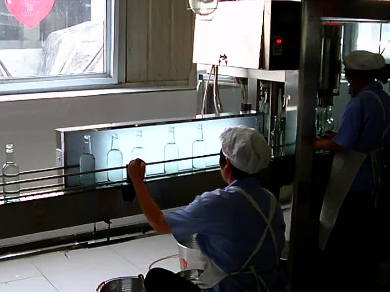 白酒灌裝生產線燈檢